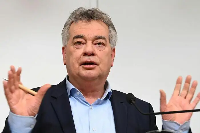 „Das ist kein Rugbymatch, in dem man gegeneinander antritt.“ - Vizekanzler Werner Kogler (Grüne) sieht U-Ausschüsse nicht als Kontaktsport.