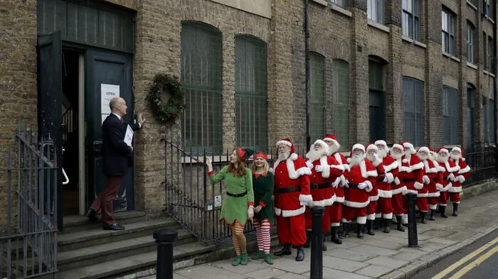 Ho, ho, ho! In London wurden die ersten Weihnachtsmänner gesichtet.
