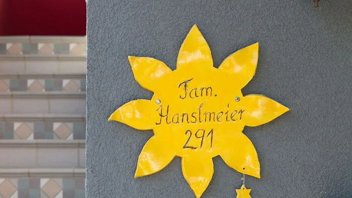 Schon beim Eingang lockt die Sonne, kein Wunder, eines der Spezialgebiete von Prof. Arnold Hanslmeier ist dieser Planet.