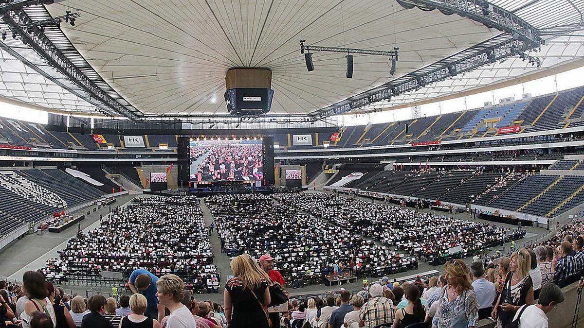 Gigantomanie - das Mega-Orchester in Frankfurt