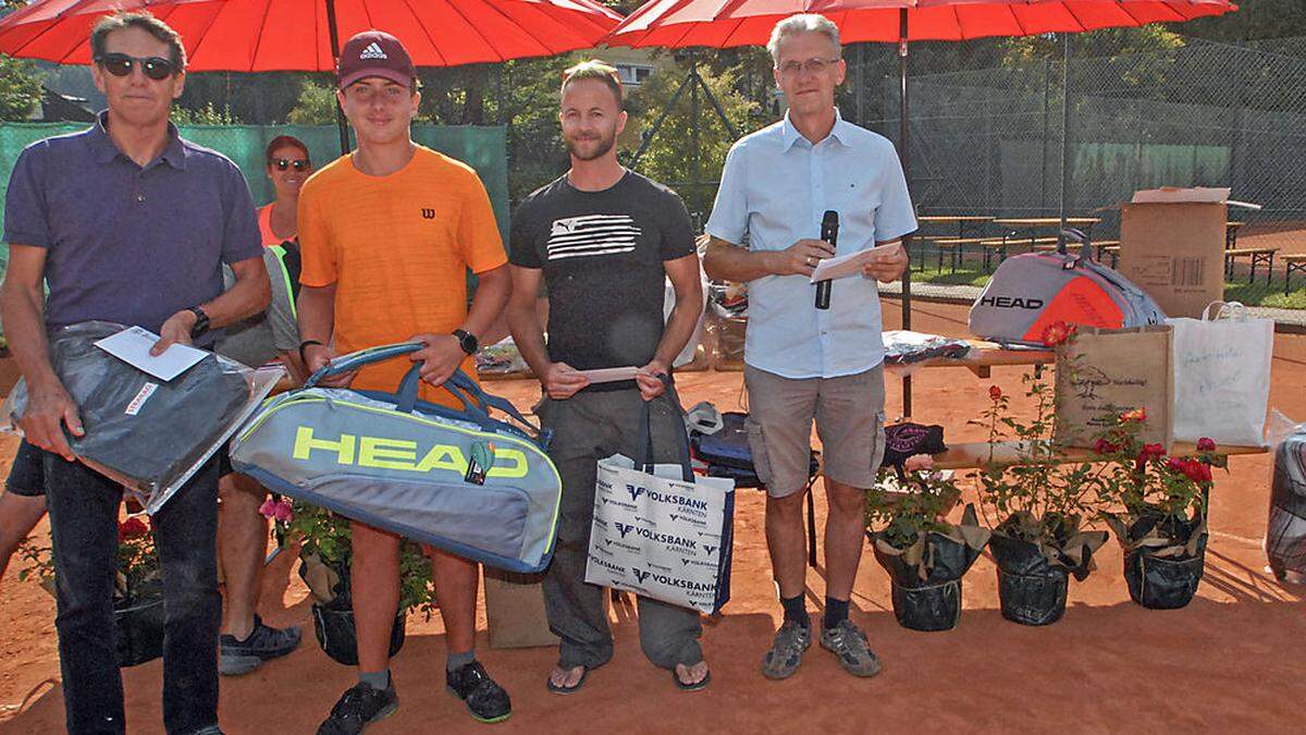 Mixed-Allgemeine Klasse Einzel – Masters 1000: Franz  Altersberger (2. Platz B-Bewerb), Clubmeister Heimo Hübner  (2. Platz A-Bewerb), Sieger Markus Straub (1. Platz A-Bewerb), Obmann Thomas Traschitzker (von links)