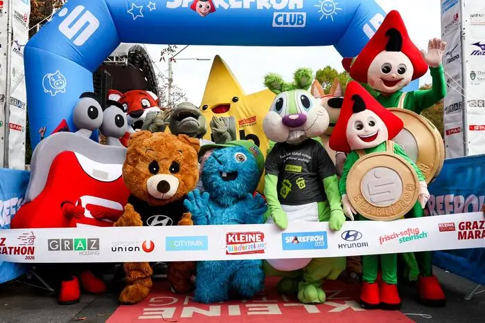 GRAZ,AUSTRIA,10.OCT.26 - RUNNING - Graz Marathon, side events. Image shows the mascots run. Photo: GEPA pictures/ Matic Klansek