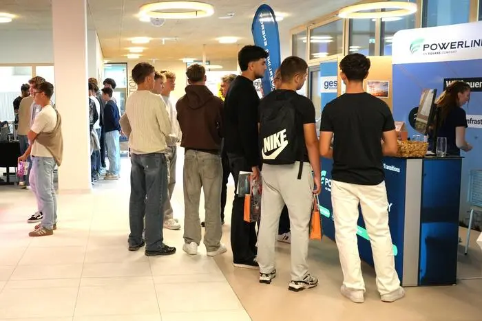  39 Ausstellerinnen und Aussteller von Unternehmen, Universitäten und Fachhochschulen präsentierten an ihren Ständen spannende Einblicke in ihre Tätigkeitsfelder.