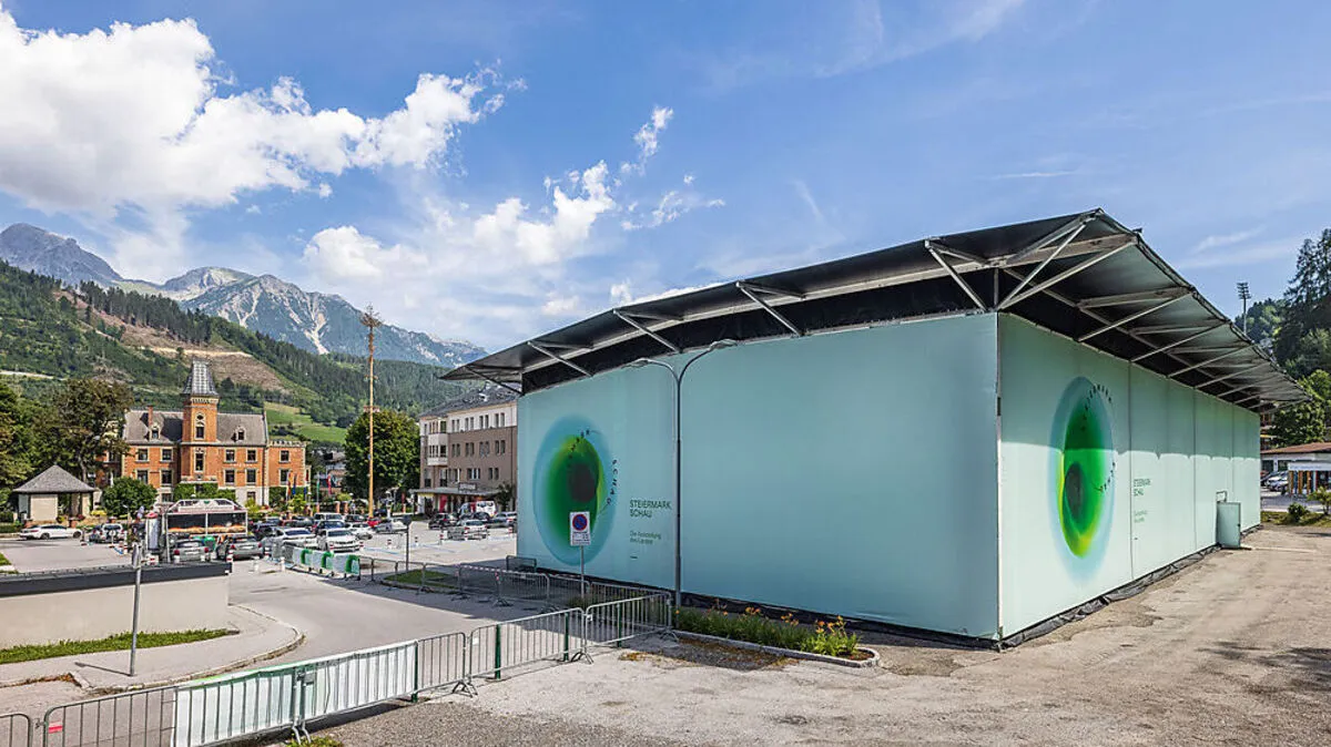 Der Pavillon steht bereits, bevor es am Samstag losgeht, gab es am Donnerstag noch letzte Vorbereitungen