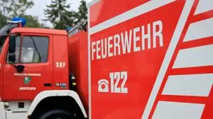 15.09.2024, Linz, AUT, Unterwegs in Oberösterreich, Symbolbild, Themenbild, Verschiedene Themenbilder, im Bild Feuerwehr, Linz, Ansfelden, Hochwasser, Dauerregen, Feuerwehreinsatz, 122, Dienstfahrzeug, Einsatzfahrzeug, *** 15 09 2024, Linz, AUT, On the road in Upper Austria, symbol picture, theme picture, various theme pictures, in the picture fire department, Linz, Ansfelden, flood, continuous rain, fire department operation, 122, service vehicle, emergency vehicle,