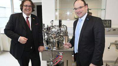 Klaus Raunegger und Andreas Gabriel bei der Eröffnung des Merck- Innovationszentrums im Februar