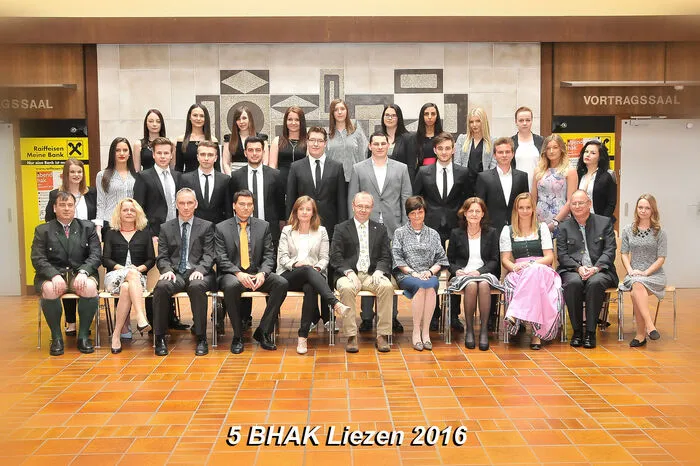 HAK Liezen - Klasse 8 BAusgezeichneter Erfolg: Amra Hadzic, Dora Kretauer, Beate D. Stierberger, Lisa Stocklasser, Miriam Wieser. Guter Erfolg: Lavdim Imeri, Renata Novakovic, Denise Sendlhofer, Violeta Stojisavljevic. Bestanden: Julian Baumgartner, Sanda Bratic, Ivica Budimir, Kelly Dirninger, Sebastian M. Emmer, Andreas Funkl, Alice Haiger, Gerald K. Maringer, Nicole Milicevic, Ilma Nicevic, Öznur Özhan, Julia Schmid, Vanessa Schweiger, Dominik K. Tritscher.