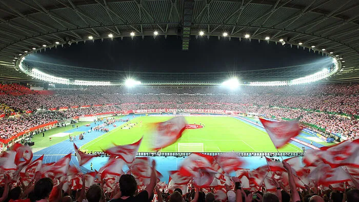 Das volle Happel-Stadion