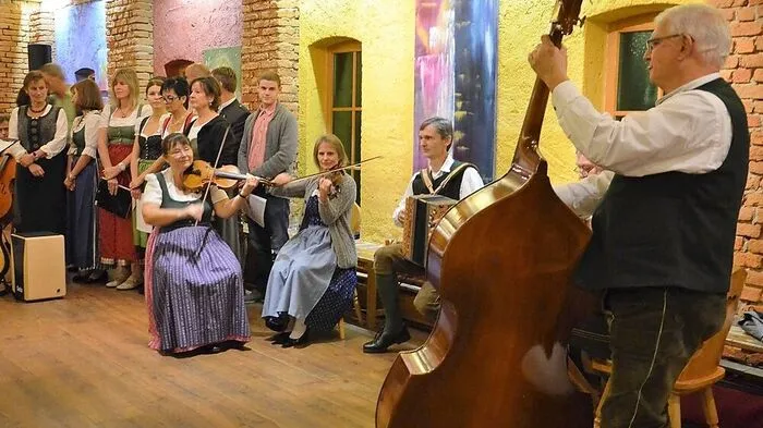 Volksmusikklänge im Buschenschank