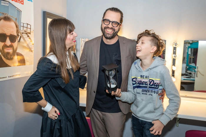 Premierenbussi gab es von Frau Tina und Sohn Nuno ...