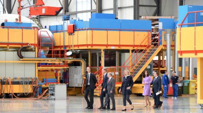 Der britische Prinz und seine Frau besuchten das Hamburger Werk des Flugzeugbauers Airbus.