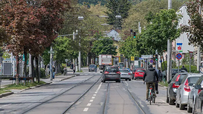 So schaut die Eggenberger Allee aktuell aus. Für Radfahrer schwierig, die Allee verdient den Namen nicht wirklich...