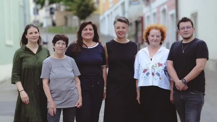 Gruppenfoto mit fünf Frauen und einem Mann