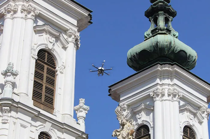 Im Rahmen eines Pilotprojekts wird ein Streifen rechts der Mur zwischen Mariahilferplatz und Griesplatz per Hightech-Drohne unter die Lupe genommen.