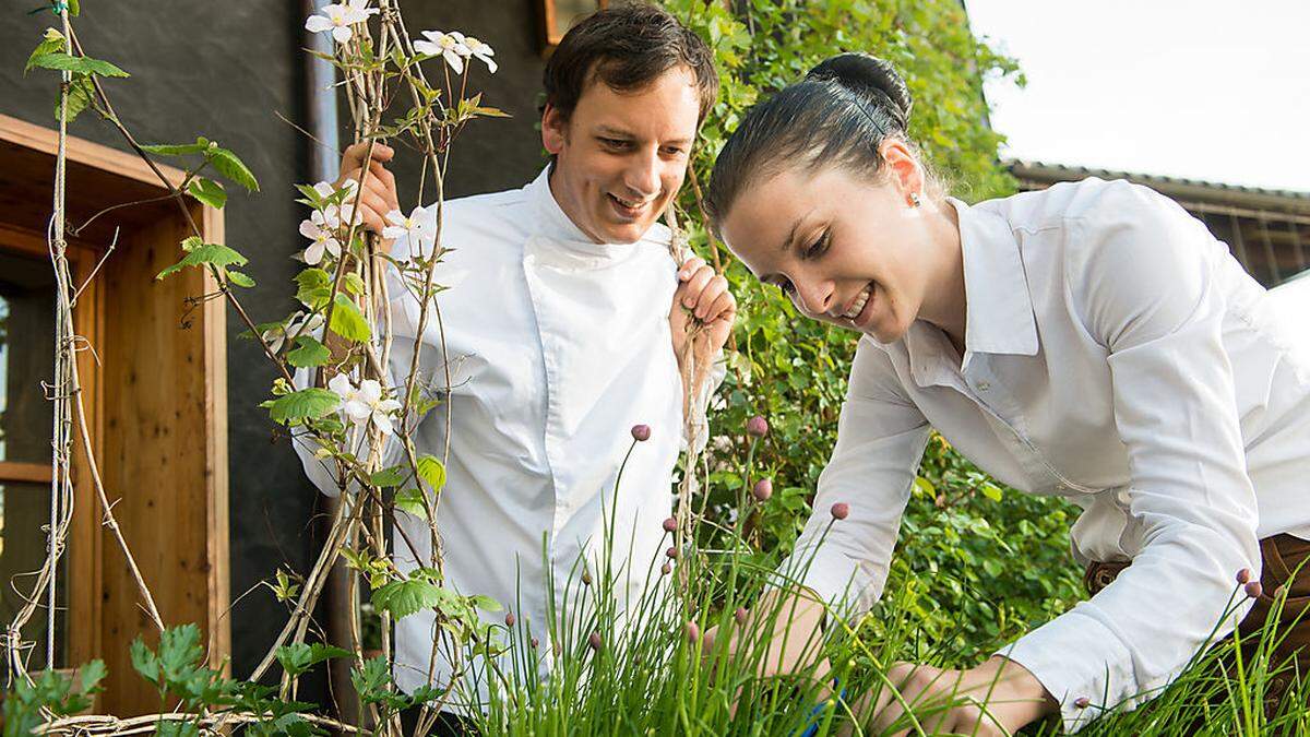 Markus Rath mit Lebens- gefährtin Bianca Hirschmugl im Kräutergarten