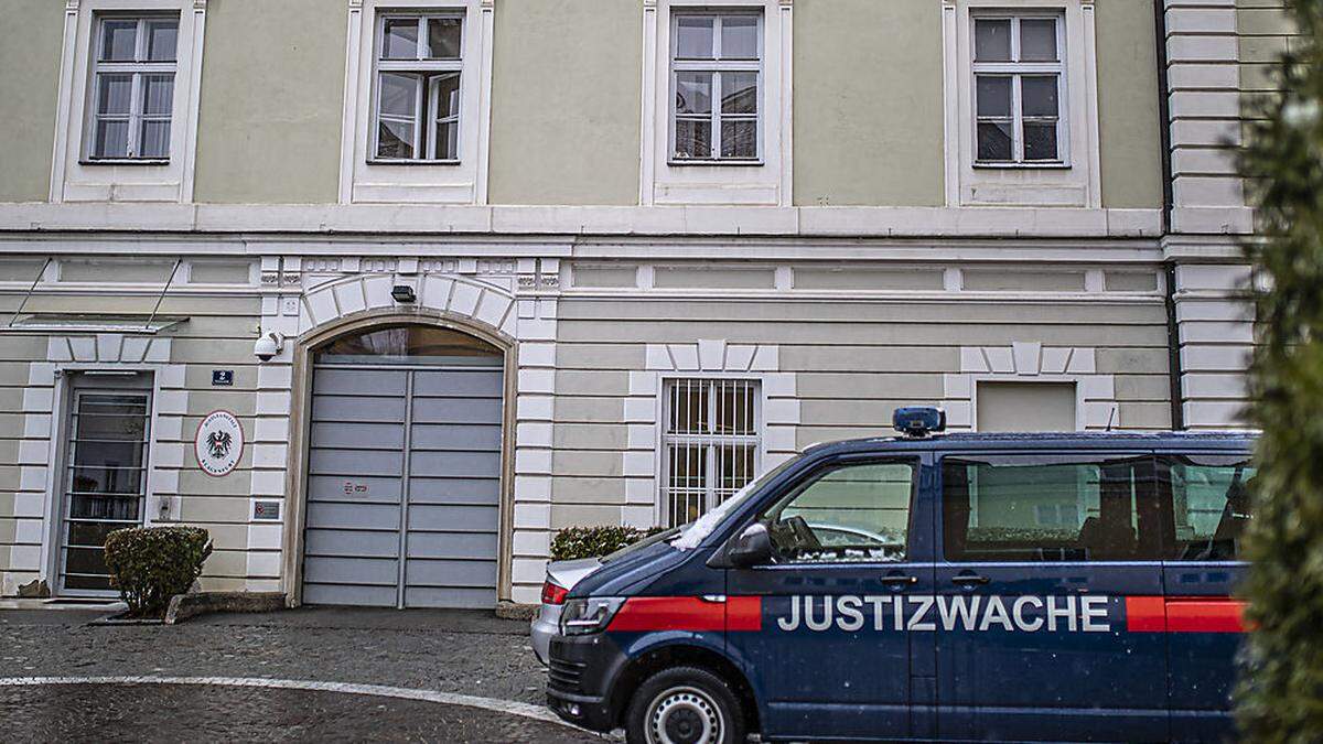 Der 23-jährige Beschuldigte wurde in die Justizanstalt Klagenfurt gebracht