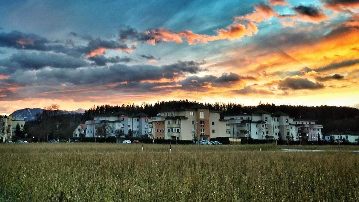 Wolkenfelder ziehen heute über die Stadt