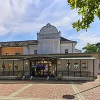 Das Gemeindezentrum von St. Ruprecht beherbergt seit 100 Jahren das legendäre Volkskino, das von einst 500 Sitzplätzen auf 70 geschrumpft ist