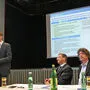 Jürgen Schrampf von der Econsult (links) präsentierte das Entwicklungs- und Betreiberkonzept; zurzeit werden noch an drei Tagen die Woche am Bahnhof Kühnsdorf Güter verladen