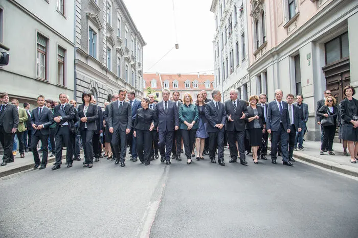 ...über die Amokfahrt und den Trauermarsch 2015: "...(langes Schweigen)... Meine schwersten Stunden in der Politik."