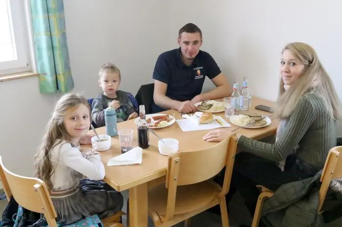 Und nicht nur aus dem Gurktal kamen die Kirchtagsbesucher angereist. Ob Schweinsbraten oder Würstl: Da war für jeden etwas Gschmackiges dabei. 