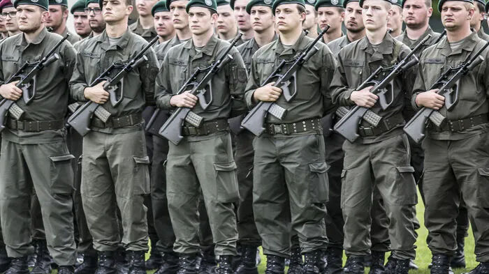 In Weitensfeld wurden am Mittwoch rund 350 Rekrutinnen und Rekruten des Österrichischen Bundesheeres angelobt.