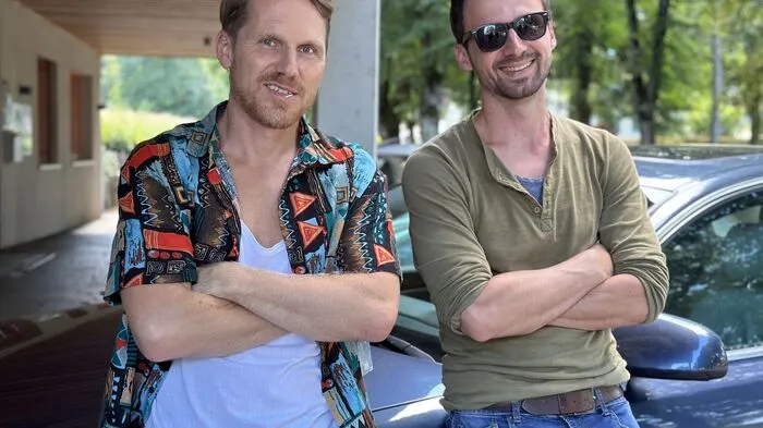 Unter dem Titel "Gamskrimi" wird das weststeirische Filmprojekt "Gamsbock" mit neuer Crew und neuen Darstellern gedreht. Die zentrale Hauptfigur als cooler Ermittler Charly wird dabei vom Södinger Andreas Ortner (links) verkörpert. Bei seinen Ermittlungen wird er von seinem langjährigen, deutschen Freund &amp; Kaffeehaus-Besitzer, dem besonnenen Peter – gespielt von Patrick Philips – begleitet.