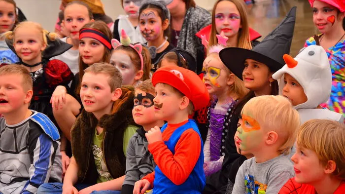 Zaubertricks von Clown Giggo, ein Glückshafen mit schönen Preisen und DJ Hansjörg, der die Kinder auf die Tanzfläche lockte - das alles gab es beim von den SPÖ-Frauen veranstalteten Kindermaskenball.