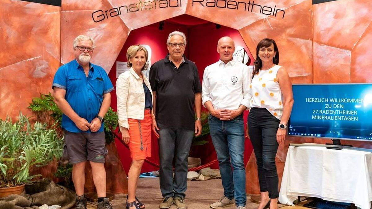 Helmut Zieser (Austellungsleiter), Wolfgang Winkler (Naturfreunde), Tatjana Unterwandling (Stadtmarketing und Organisation), Georg Kandutsch (Geologe) und Melanie Golob (Vizebürgermeisterin, Obfrau des Tourismusverbands) 