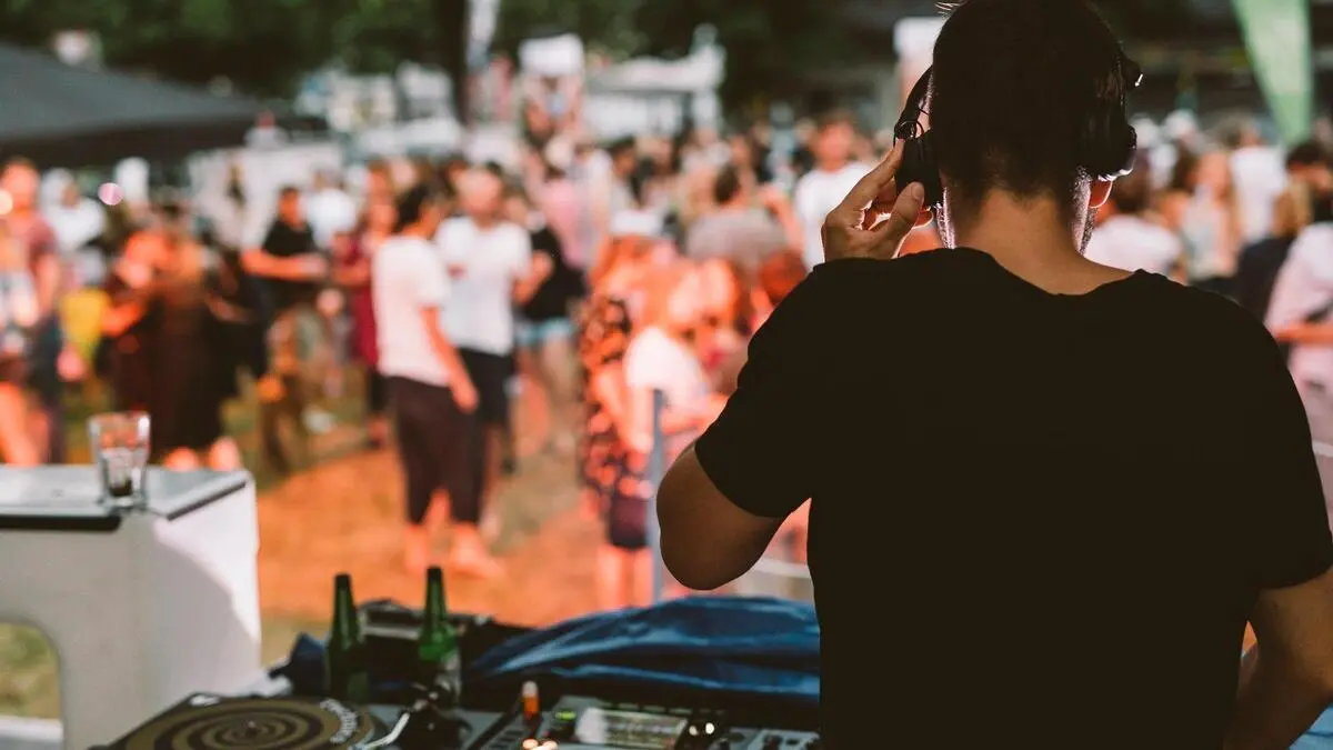 Nach dem Regen erblühte der LendGarten am "spring"
