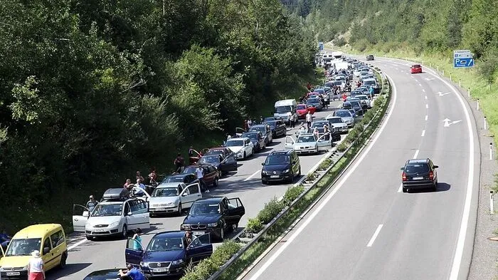 Stau vor dem Karawankentunnel