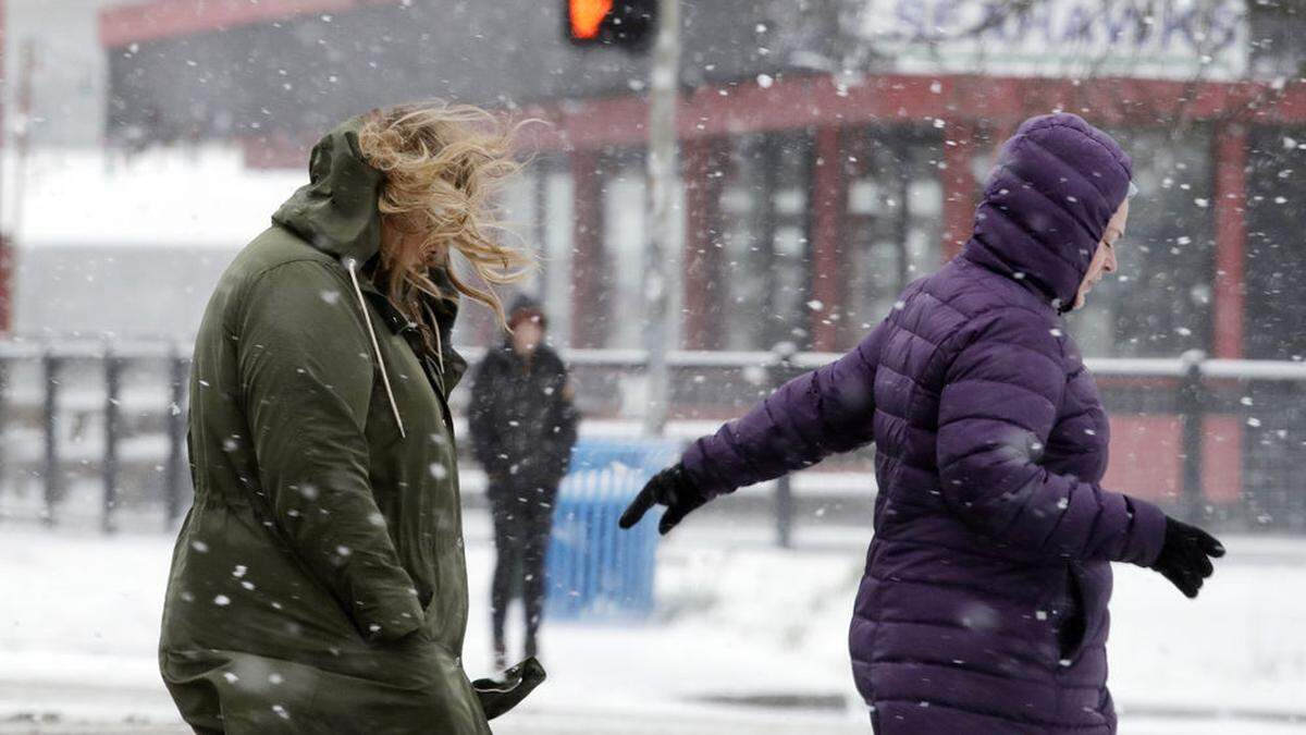 Böen Von Bis Zu 100 Km/h | Sturmtief "Uwe" Bringt Den Winter Zurück