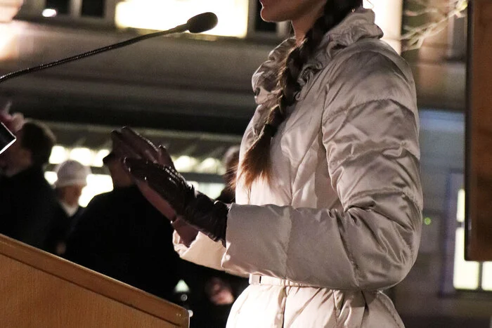 Die Ukrainerin Anastasiya Davydenko aus Kiew bedankte sich bei allen die zum Freidensgebet für ihre Heimat gekommen sind!