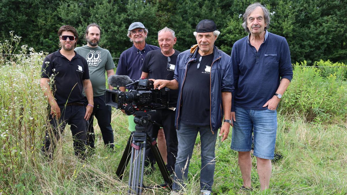 Alfred Ninaus mit Filmteam und Oskar und Arthur Tiefenbach