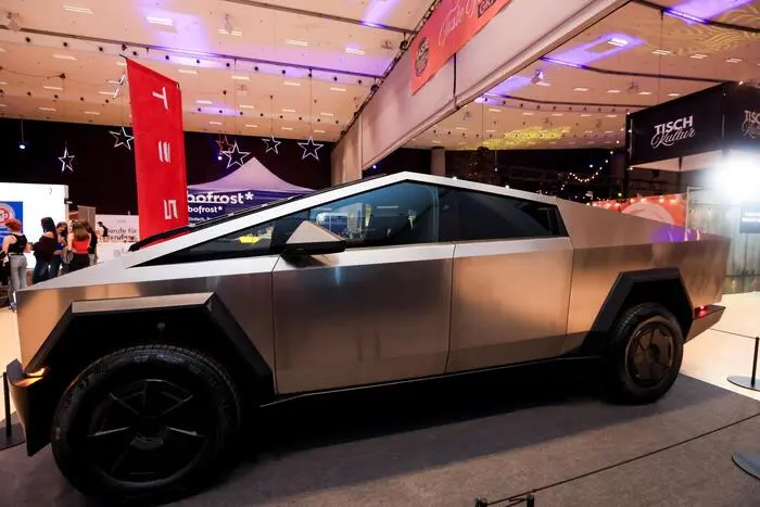 ... auch einen Tesla Cybertruck gibt es zu bestaunen ...