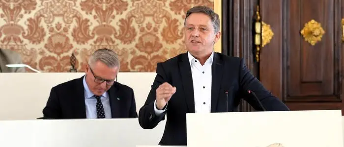 „Unabgestimmt, unprofessionell und erratisch“, sind die Worte von Tourismussprecher Lambert Schönleitner dazu