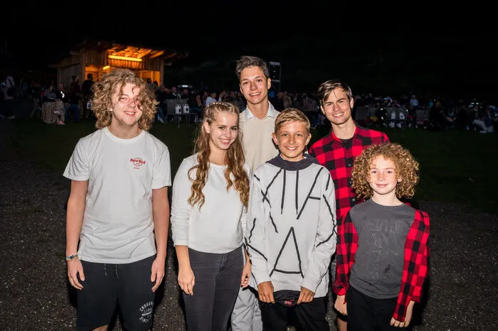 Spielten beim "schaurigen Haus" mit (von links): Nico Kanz, Marii Weichsler, Michael Somma, Lars Bitterlich, Luca Streussnig und Benno Rosskopf.