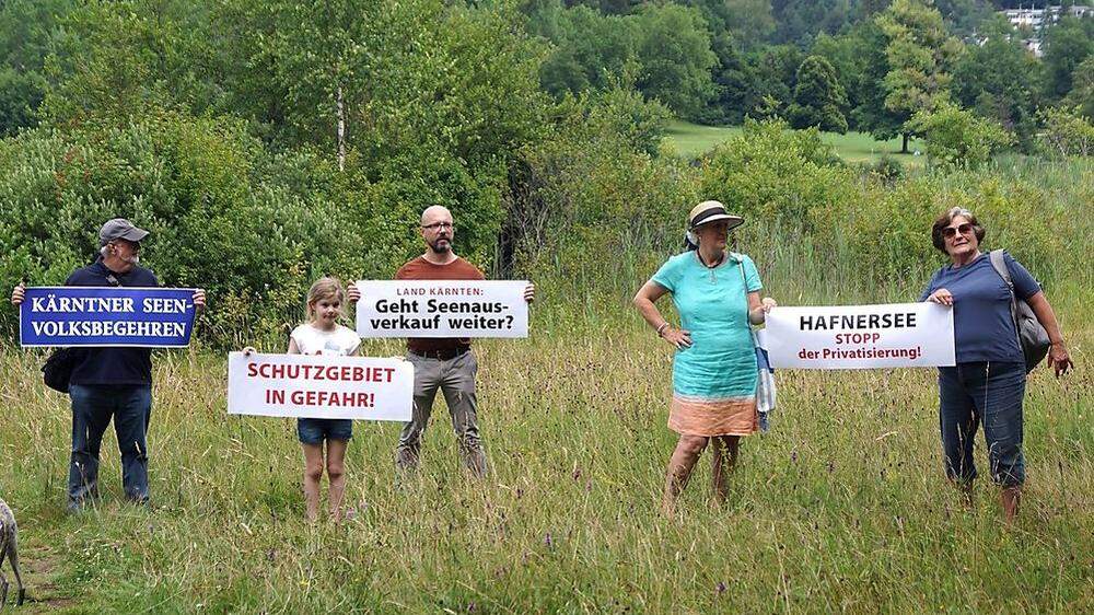Protestaktion im Schutzgebiet am Hafnersee