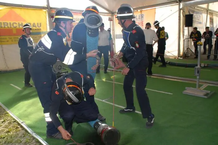 Zahlreiche Feuerwehren traten dazu an.