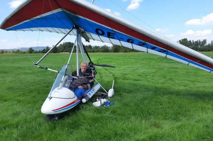 Klug startete am Flugplatz Wolfsberg und flog über Trier entlang der Westseite von Deutschland nach Norden.