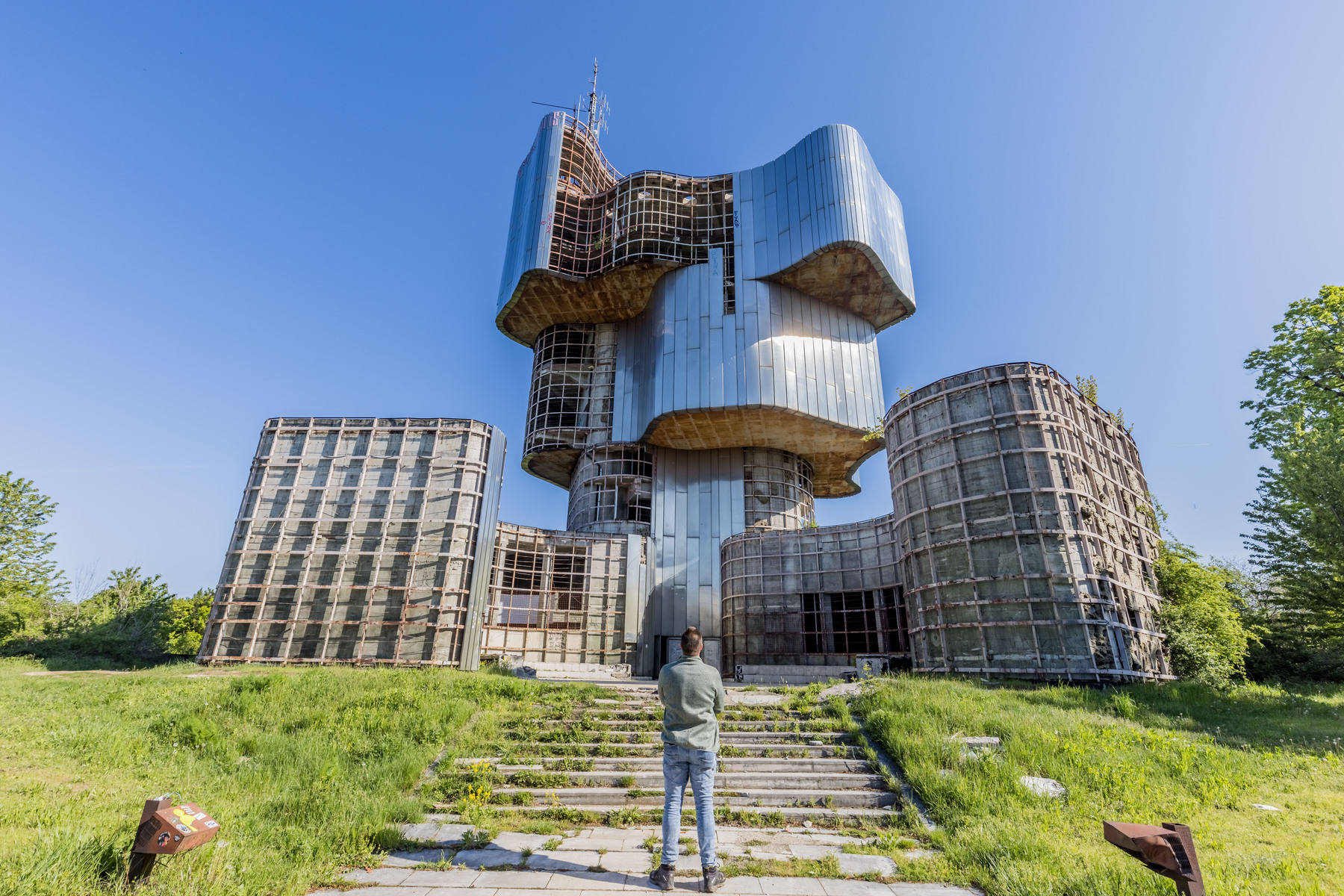 Lost Place schrumpft: Diebe demontieren unvollendeten „Leuchtturm“ in Kroatien