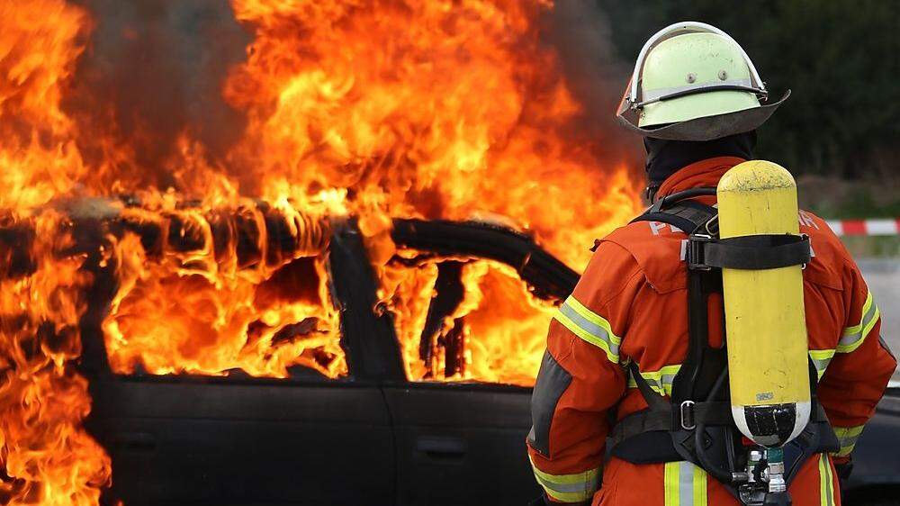 Schweißarbeiten versetzen des Auto wie Garage in Brand (hier Sujetbild) 
