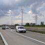 Auf der Ostautobahn wurde ein 19-Jähriger von einem Sattelzug überrollt und getötet (Archivbild).