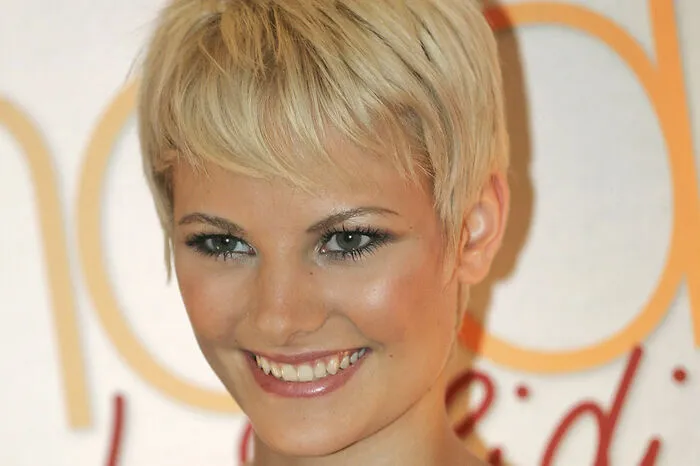 2008.Jennifer Hof (geb.1991) hat ihre Modelkarriere bereits wieder an den Nagel gehängt, um sich voll und ganz ihrer kaufmännsichen Ausbildung zu widmen. Außerdem sei ihr die Modebranche zu oberflächlich.