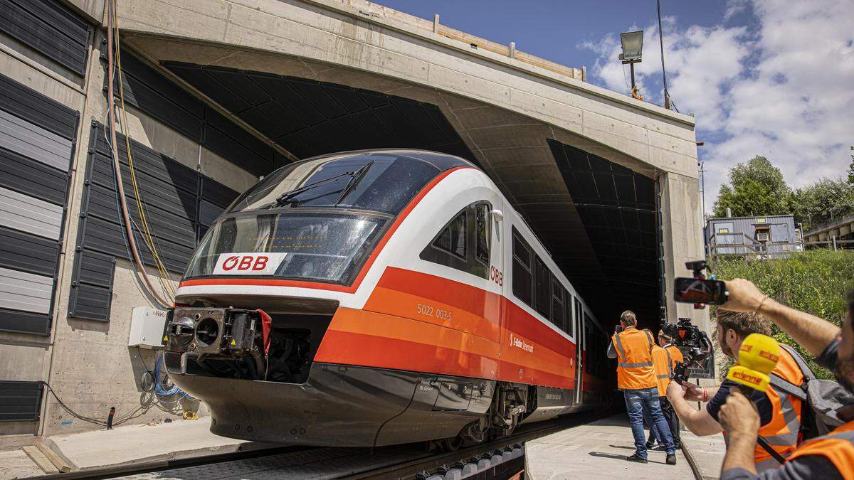 Auch wenn der Zugverkehr durch den Koralmtunnel 2025 aufgenommen wird (hier ein Bild von der ersten Durchfahrt), behält die Obersteiermark Direktverbindungen zwischen Wien und Villach