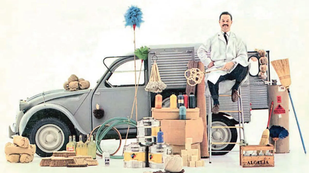 Der 2CV beweist: Platz ist in der kleinsten Wellblechhütte für den gesamten Hausrat