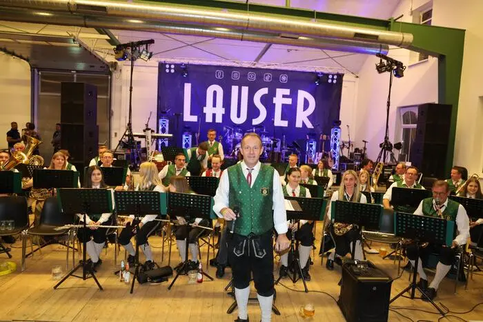 Die vielen Besucher wurden durch die Musikkapelle Eichkögl, die Unterhaltungsband „Lauser“ und durch Markus Krois bestens unterhalten. 