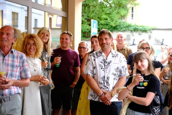Die „Ex-Vermieter“ der Zuegg-Familie lauschen der Eröffnungsworten