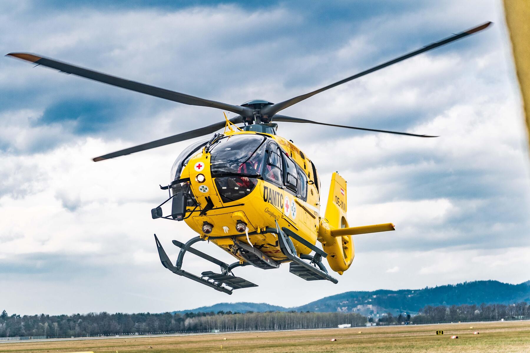 Mit Notarzthubschrauber C17: 52-Jährige Autofahrerin musste nach Unfall schwer verletzt ins LKH Graz geflogen werden