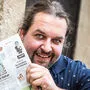 Daniel Derler kleidete Amanda Klachl für den Kirchtag ein